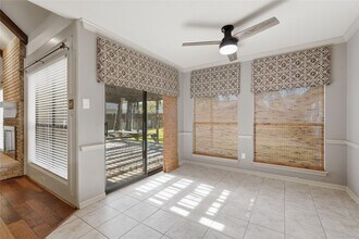 3823 Village Oaks Dr in Houston, TX - Building Photo - Building Photo