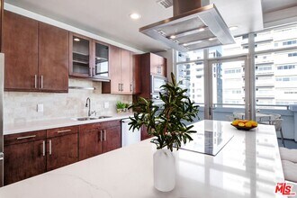 10700 Wilshire Blvd in Los Angeles, CA - Building Photo - Building Photo