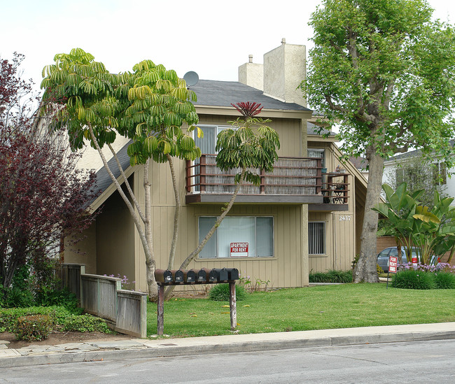 2437 Elden Ave in Costa Mesa, CA - Building Photo - Building Photo