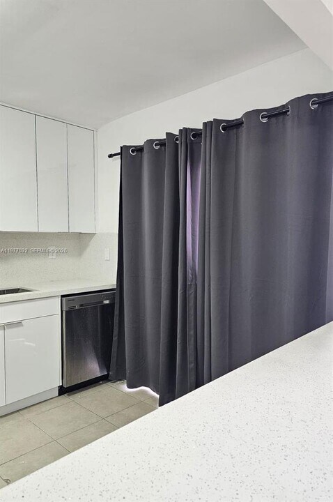 6150 W 24th Ct in Hialeah, FL - Building Photo