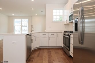 71 Veterans Wy in Morris Plains, NJ - Building Photo - Building Photo