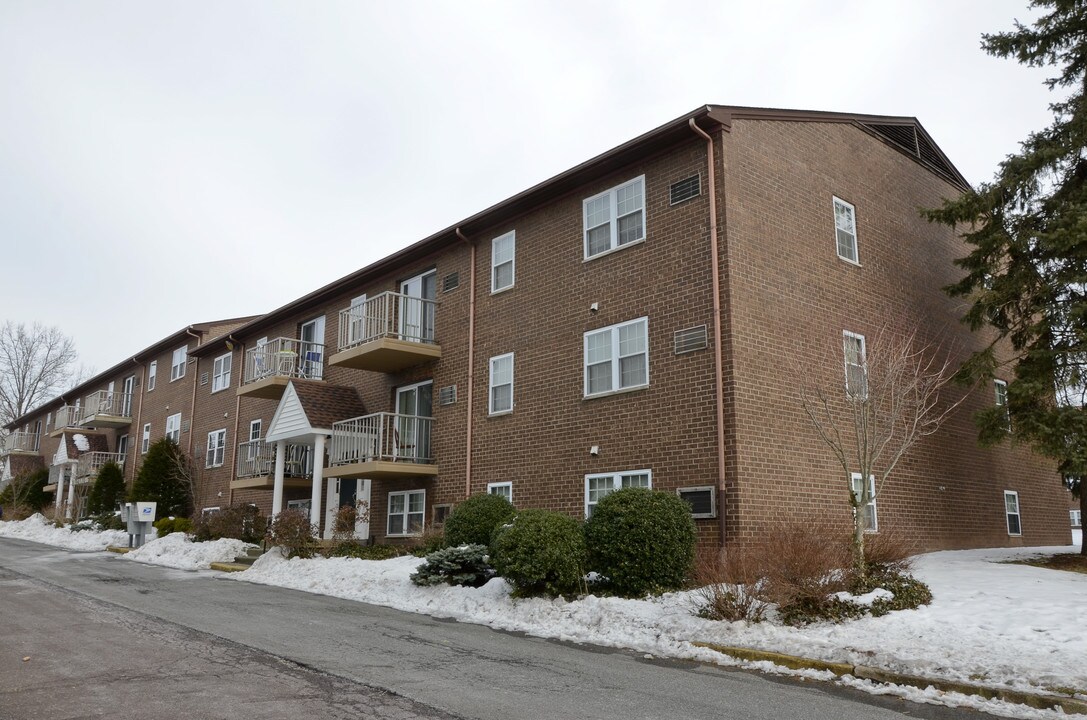 Peachgate Apartments in Hatfield, PA - Foto de edificio