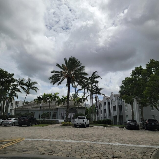 711 SW 111th Way in Pembroke Pines, FL - Building Photo - Building Photo