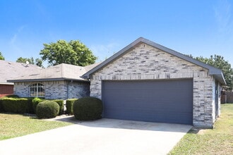 1502 Killdee Ct in Desoto, TX - Foto de edificio - Building Photo
