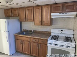 1160 Commonwealth Ave in Boston, MA - Building Photo - Building Photo
