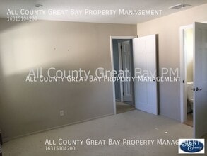 38 Summit St in Hicksville, NY - Building Photo - Building Photo