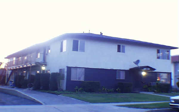 525 S Eremland Dr in Covina, CA - Foto de edificio - Building Photo