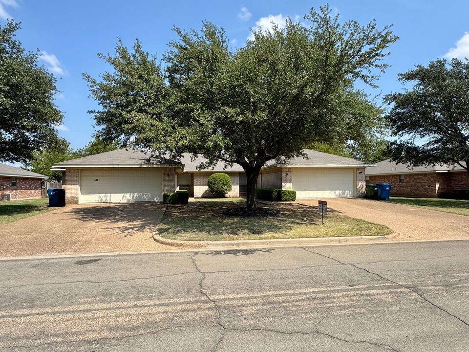 632 Park Place Drive in Hewitt, TX - Building Photo