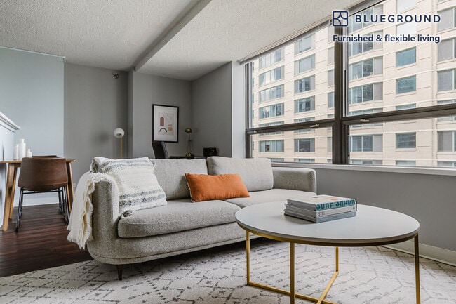 445 E Ohio St