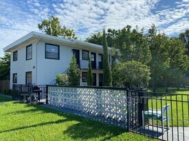 211 N 9th St in Jacksonville Beach, FL - Building Photo