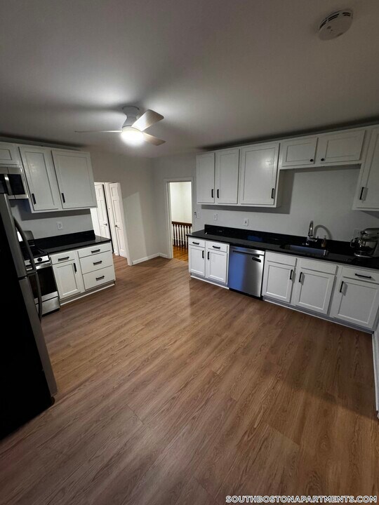 656 Dorchester Ave in Boston, MA - Building Photo