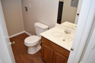 801 Treadwell Ct-Unit -B in Hurst, TX - Foto de edificio - Building Photo