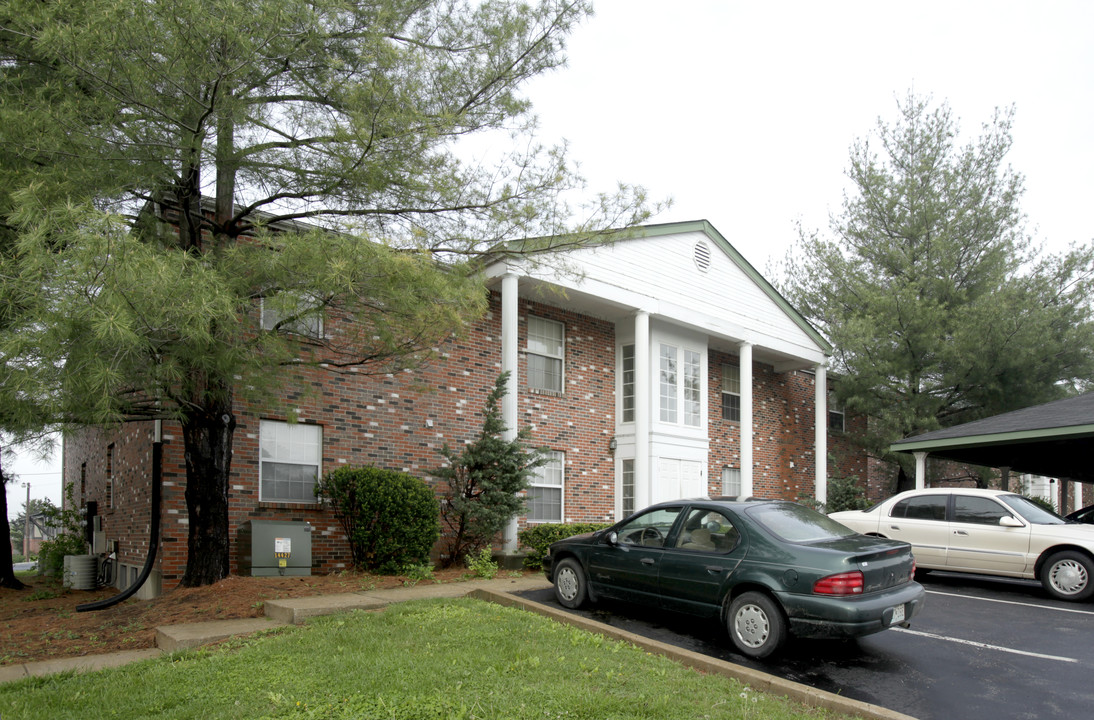 Anic Pointe in St. Louis, MO - Building Photo