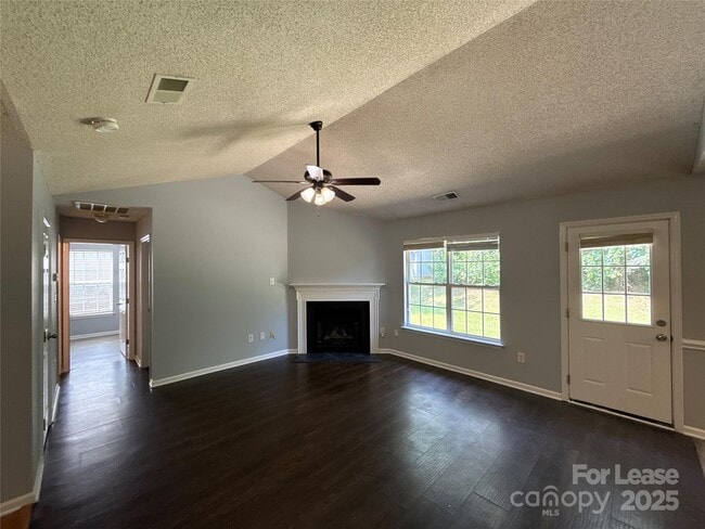 3025 Longspur Dr in Matthews, NC - Building Photo - Building Photo