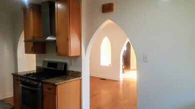 6265 Commodore Sloat Dr in Los Angeles, CA - Building Photo - Building Photo