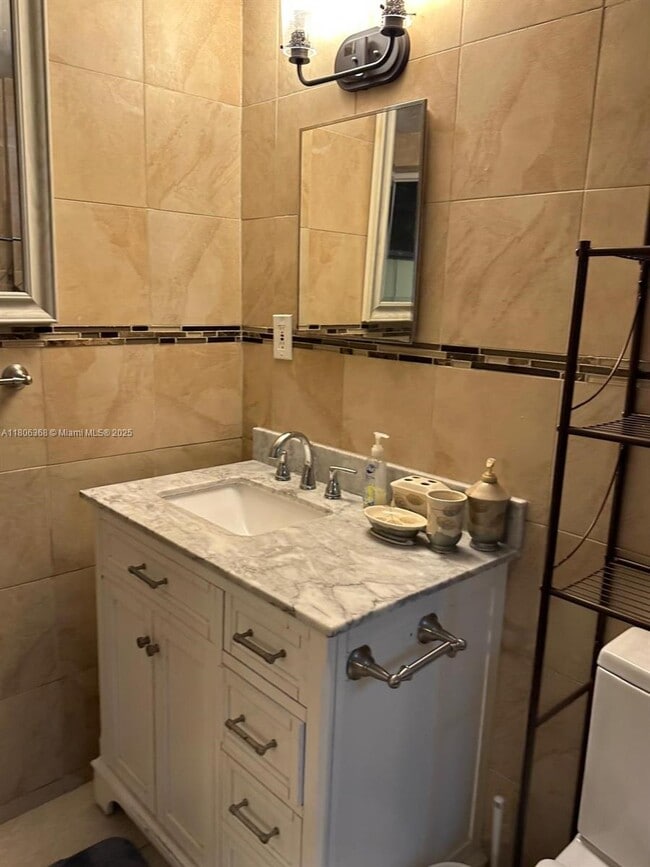 6018 Plunkett St in Hollywood, FL - Building Photo - Building Photo