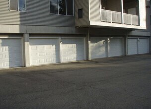 338 W Saginaw St, Unit 36 in East Lansing, MI - Building Photo - Building Photo