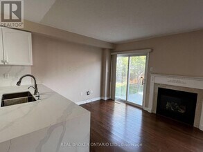7315 Lowville Heights in Mississauga, ON - Building Photo - Building Photo