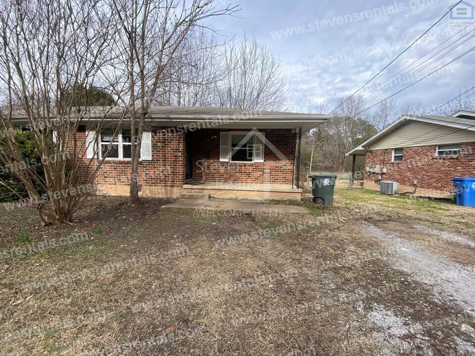 1231 Helena Dr in Chattanooga, TN - Building Photo