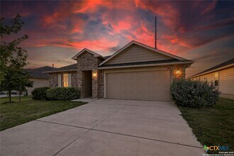 1308 Parkwood in Seguin, TX - Building Photo - Building Photo