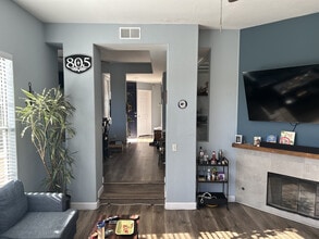 1552 Chalcedony St, Unit 1 in San Diego, CA - Foto de edificio - Building Photo
