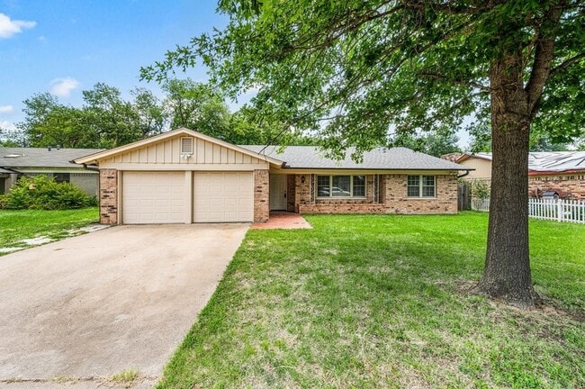 1016 W Creek Dr