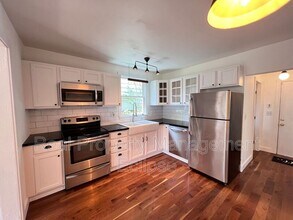 5036 25th Ave SW in Seattle, WA - Building Photo - Building Photo