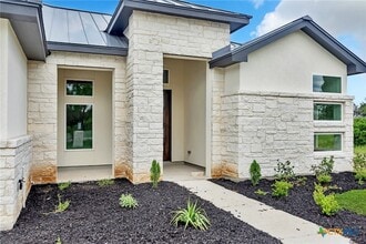 102 Prairie in Horseshoe Bay, TX - Foto de edificio - Building Photo