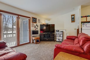 Yorkshire Lane Apartments in Manitowoc, WI in Manitowoc, WI - Building Photo