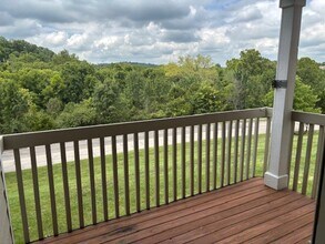 460 Lakeview Dr, Unit Spacious Condo-Bentwood in Wilder, KY - Building Photo - Building Photo