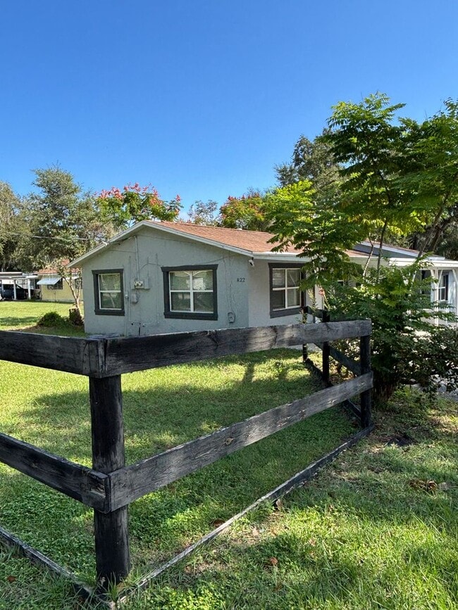 822 S Lone Oak Dr in Leesburg, FL - Building Photo - Building Photo