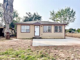 8 E Schunior St in Edinburg, TX - Building Photo