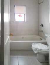 188-07 Dunkirk Drive, Unit 1st Floor in Saint Albans, NY - Foto de edificio - Building Photo