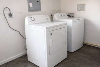 449 SE 4th Ave in Hillsboro, OR - Building Photo - Building Photo