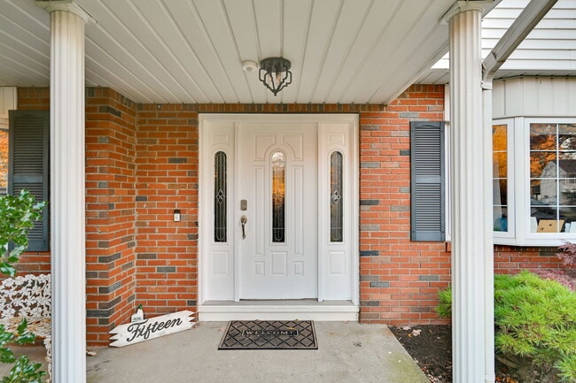 15 Sweetwood Ct in Parsippany, NJ - Foto de edificio - Building Photo