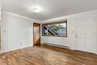 121 SE 30th Pl in Portland, OR - Building Photo - Building Photo