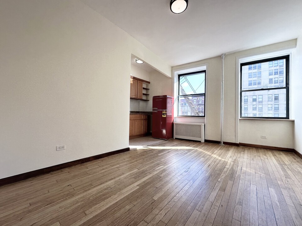 235 W 103rd St, Unit 3D in New York, NY - Building Photo