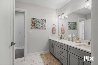 627 Fairview Ave NE in Grand Rapids, MI - Building Photo - Building Photo