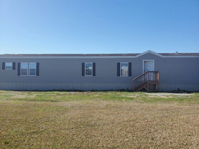 1100 Sugar Creek Rd in St. Martinville, LA - Building Photo