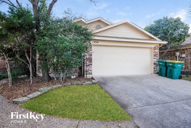 property at 1396 Chinaberry Dr