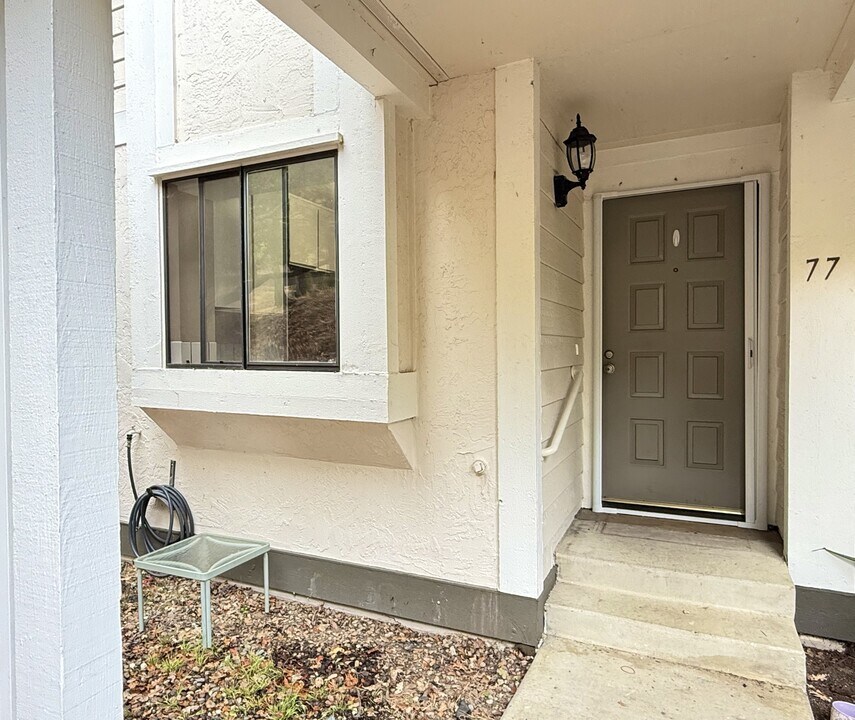 77 Village Cir in San Rafael, CA - Building Photo