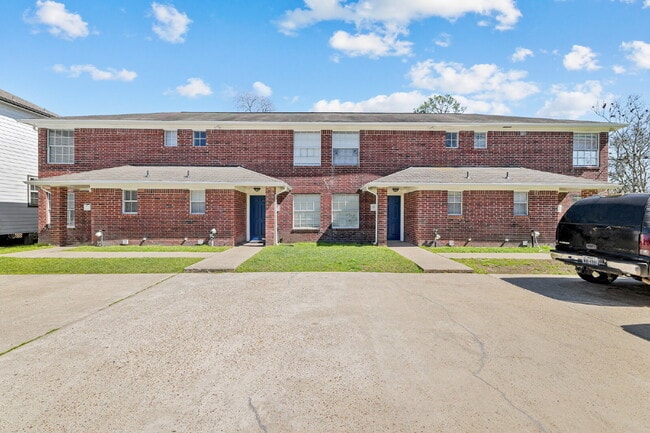 2533 S Washington Ave in Pearland, TX - Foto de edificio - Building Photo