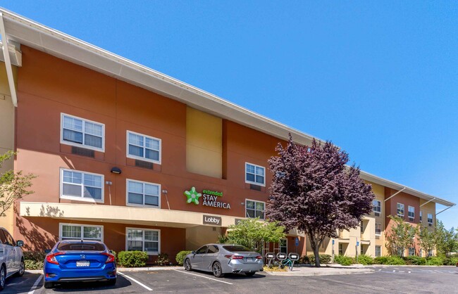 Furnished Studio-San Jose - Santa Clara in San Jose, CA - Foto de edificio - Building Photo