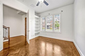 751 S Cesar Chavez Blvd in Dallas, TX - Building Photo - Building Photo
