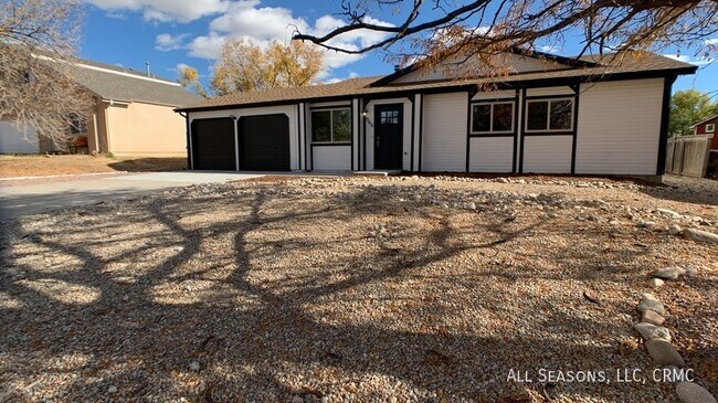 property at 966 Candlestar Loop S