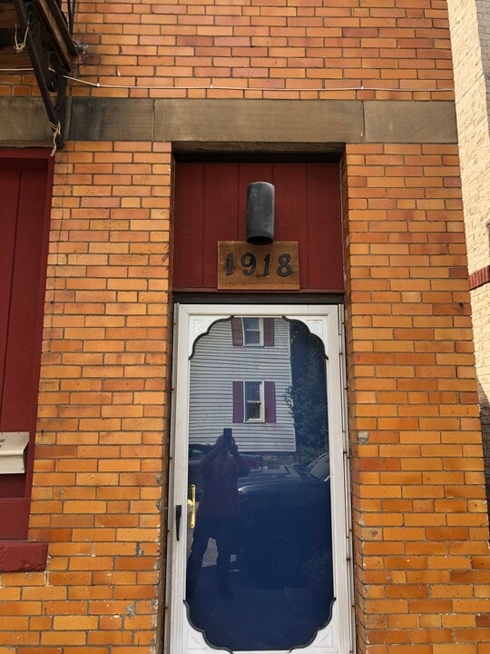 1918 E 123rd St, Unit 4 in Cleveland, OH - Building Photo