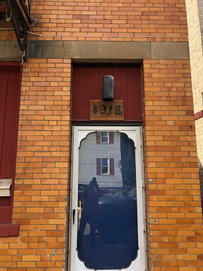 1918 E 123rd St, Unit 4