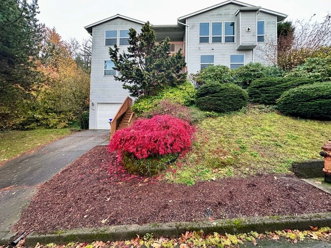 property at 11736 SE Lexington St