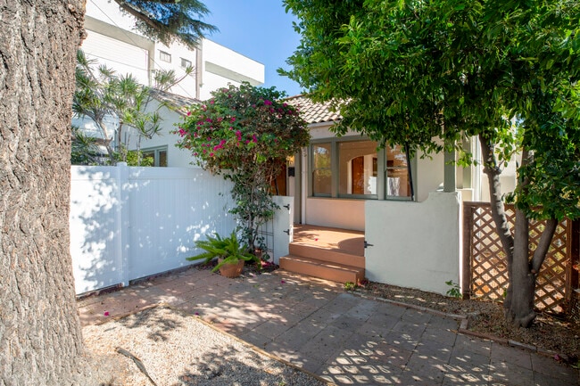 535 E Windsor Rd, Unit 535 in Glendale, CA - Building Photo - Building Photo