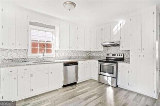 5232 Ridge Forest Dr in Stone Mountain, GA - Building Photo - Building Photo